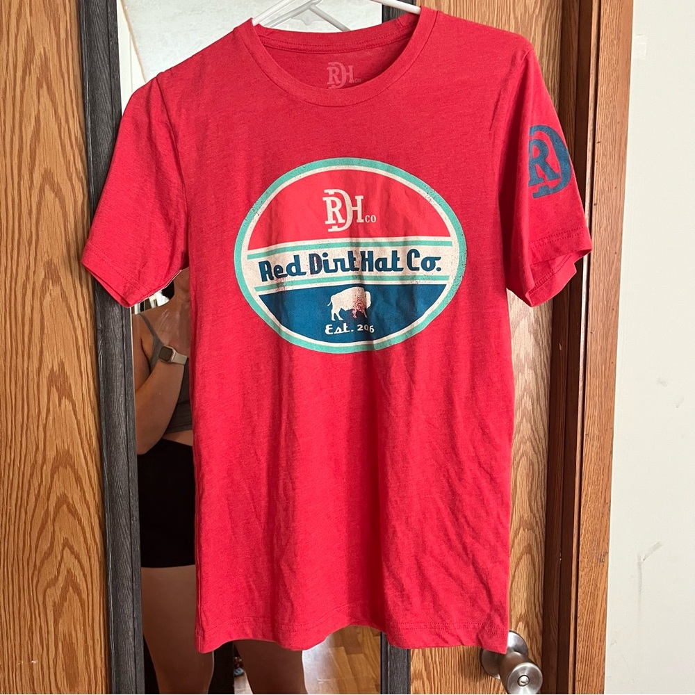 Red Dirt Hat Co. tee.